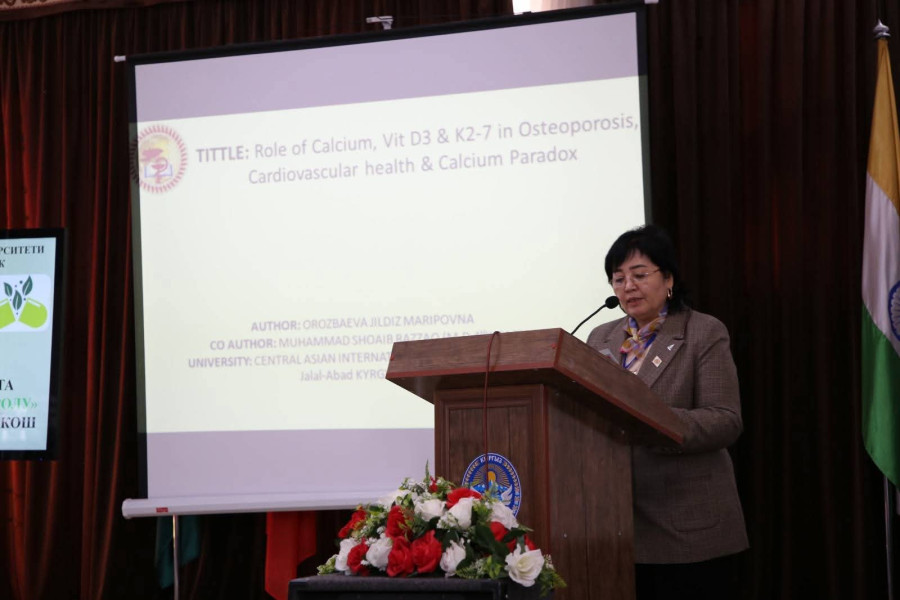 Модератор Фармация кафедрасынын башчысы б.и.к., доцент Ж.М.Орозбаева конференцияны баштоо учурунда 